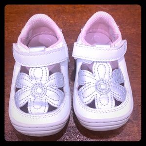 Stride Rite Silver Flower Mary Jane shoes